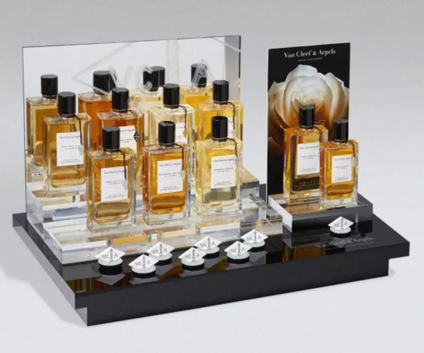 星空无限传媒官网（lì）展示架